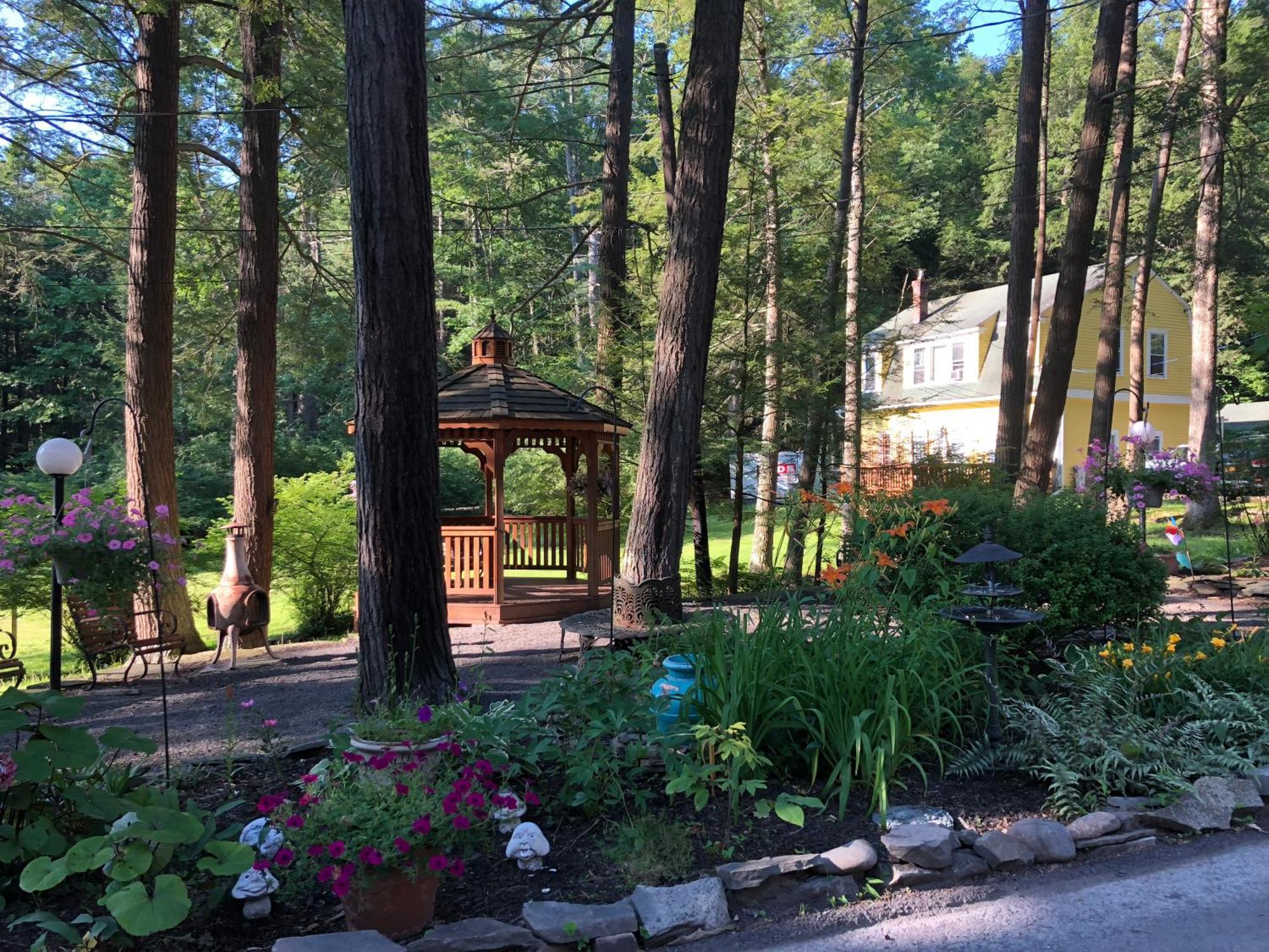 Brookview Manor Inn Canadensis Exteriör bild