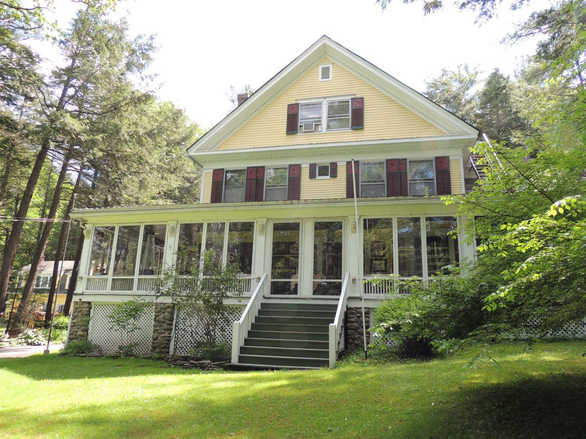 Brookview Manor Inn Canadensis Exteriör bild